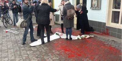 Напавшие на участниц акции против насилия в Ужгороде 8 марта 2018 года избежали наказания — адвокат - nv.ua - Ужгород - Нападение