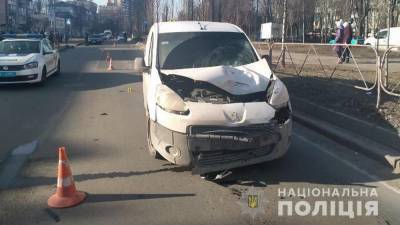 Перебегал дорогу на переходе: на Отрадном в Киеве фургон насмерть сбил пенсионера – фото