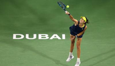 Мугуруса победила Швентек в 1/8 финала турнира в Дубае
