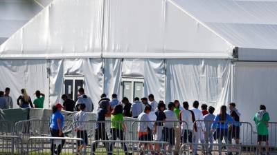 Администрация Байдена возобновляет программу приема несовершеннолетних мигрантов