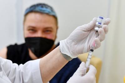 Немецкая семья прилетела в Россию ради вакцинации "Спутником V"