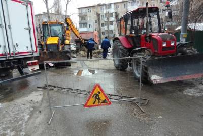 Коммунальная авария оставила без воды и тепла жилые дома в центре Саратова