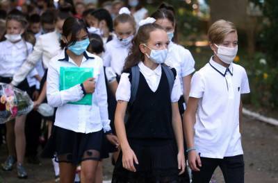 Год пандемии коронавируса: как изменился мир в "ковидную эпоху"