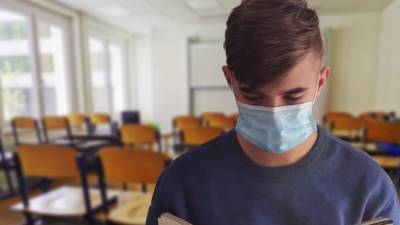 Эксперты Роскачества заявили о неспособности масок защищать от коронавируса на 100%