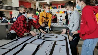 Более 40 команд школьников выступят на соревнованиях по робототехнике в Москве