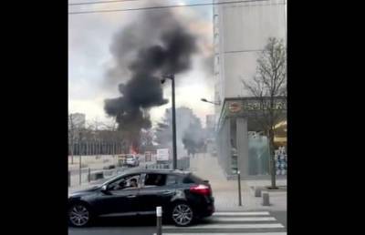 Неизвестные сожгли несколько машин в ходе беспорядков во Франции