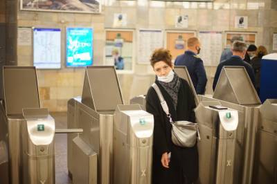 Четыре станции зеленой линии метро в Петербурге закрыты на вход