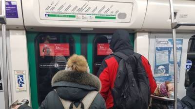 Станции зеленой ветки метрополитена Петербурга закрывают из-за ЧП на "Маяковской"