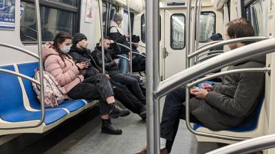 Петербургский метрополитен прокомментировал остановку движения поездов на зеленой ветке