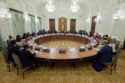 Ермак обсудил с послами G20 Донбасс, Крым и МВФ