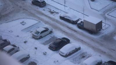 Бизнесмены устроили незаконную парковку в Екатеринбурге