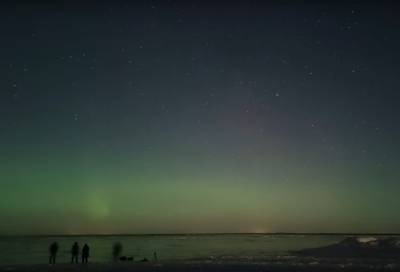 Фото и видео: северное сияние озарило небо над Ленобластью