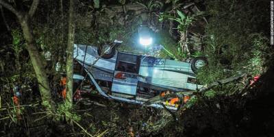 В Индонезии в результате падения автобуса в ущелье погибло 27 человек – ФОТО - ТЕЛЕГРАФ