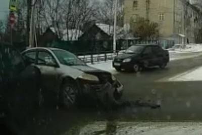 В Тверской области автомобиль после столкновения пошёл на таран