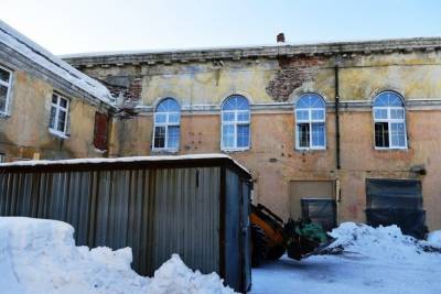 Реконструкция, начавшаяся с пожара: в Сегеже продолжается ремонт библиотеки