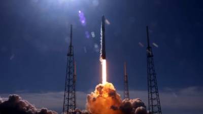 SpaceX запустила ракету-носитель Falcon 9 с 60 микроспутниками