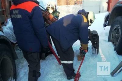 В Татарстане мужчину насмерть зажало оборудованием мусоровоза