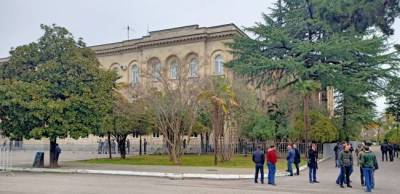 Силовики Абхазии оцепили правительственные здания в Сухуме