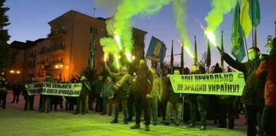 Тягнибоковцы требуют отдать им крымского террориста-неонациста