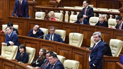 Парламент Молдавии договорился — нужно правительство, но Санду упирается