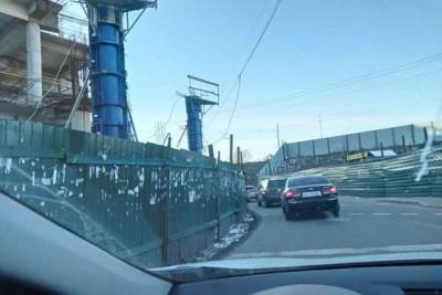 В Киеве ТРЦ начали строить прямо на автотрассе (ФОТО, ВИДЕО)