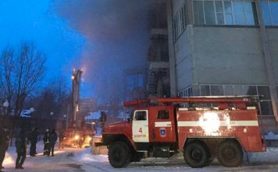 Пожарные локализовали крупное возгорание на заводе в Коврове