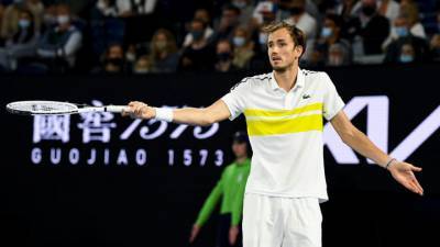 Медведев проиграл Джоковичу в финале Australian Open