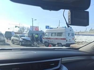 На Ефремова столкнулись иномарка и машина скорой помощи