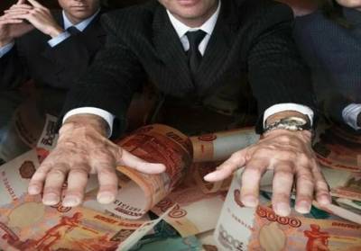 В Смоленске экс-директор бюджетного учреждения провернул мошенническую схему на сотни тысяч рублей