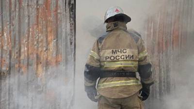 Уничтоживший десять машин пожар в Калиновке грозит перекинуться на трансформаторную будку
