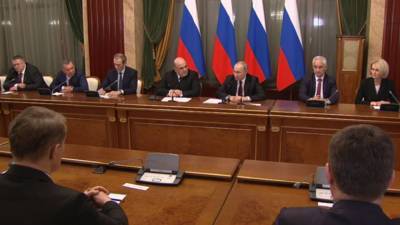 Правительство РФ обсуждает возможность помощи отдельным секторам экономики