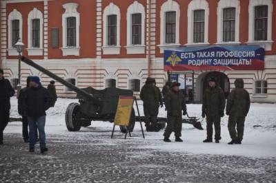 Из пушки Петропавловской крепости прогремел полуденный выстрел в честь 90-летия комплекса ГТО