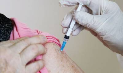 Латвии "просто не хватает вакцин". Как будут решать проблему