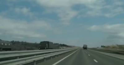 Оккупанты взимают в Крым военную технику: колонну автомобилей России показали на видео