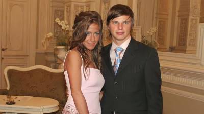 Это развод. ТОП-5 российских футболистов, которые невыгодно расстались с женами