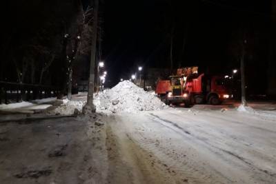 Нынешней ночью Кострому очищали от снега 60 единиц спецтехники