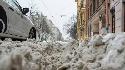 Дорожные службы предупредили о мощном снегопаде в Петербурге