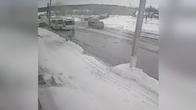 Рейсовый автобус сбил пешехода в Искитиме. Видео