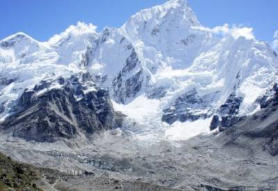 Власти Непала сняли запрет на восхождение на Эверест