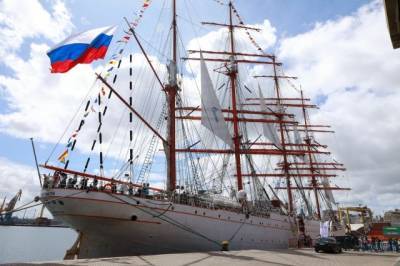 Два российских учебных парусника сменят место постоянной стоянки