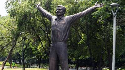 В столице Индонезии открыли памятник Гагарину