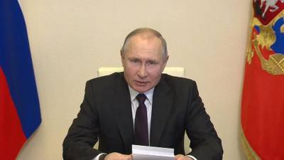 Путин: спад в экономике удалось преодолеть, риски инвестиций снизились