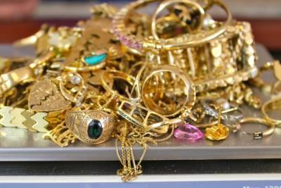 Жительница Тверской области купила поддельные бриллианты и золото на полмиллиона