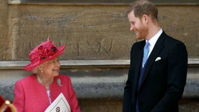 После скандального интервью: королева Елизавета II позвонит принцу Гарри