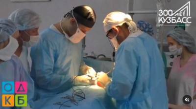 В кемеровскую больницу госпитализировали ребёнка с огромным комком волос в животе