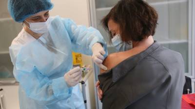 Две недели вакцинации против COVID-19: справляется ли Украина