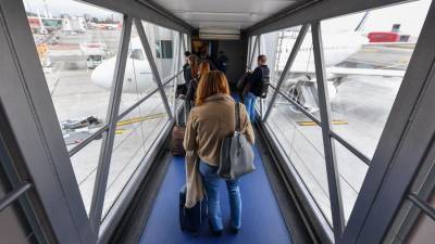 Во Франции ослабят ограничения на поездки в некоторые страны