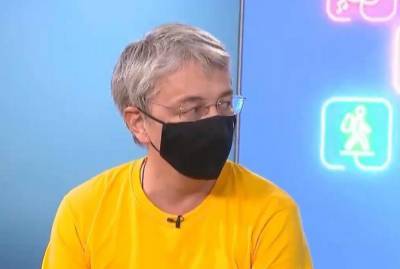 Ткаченко вторым из Кабмина вакцинировался от коронавируса: в прямом эфире на форуме