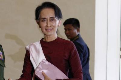 Госсоветника Мьянмы обвинили в незаконном получении $600 000 и золота