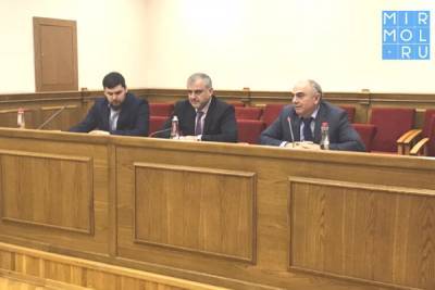 Умаросман Гаджиев встретился с представителями Молодежного парламента Дагестана